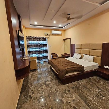 Hotel Aditya Inn Varanasi Exterior photo