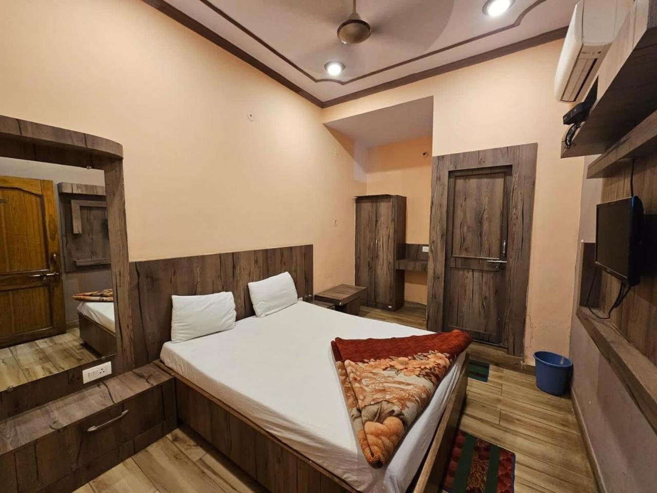 Hotel Aditya Inn Varanasi Exterior photo